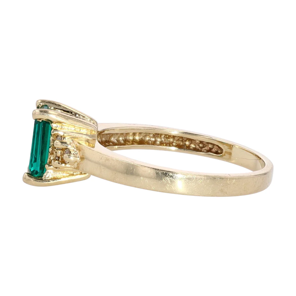 14K Yellow Gold Green Stone Fashion Ring - Image 2