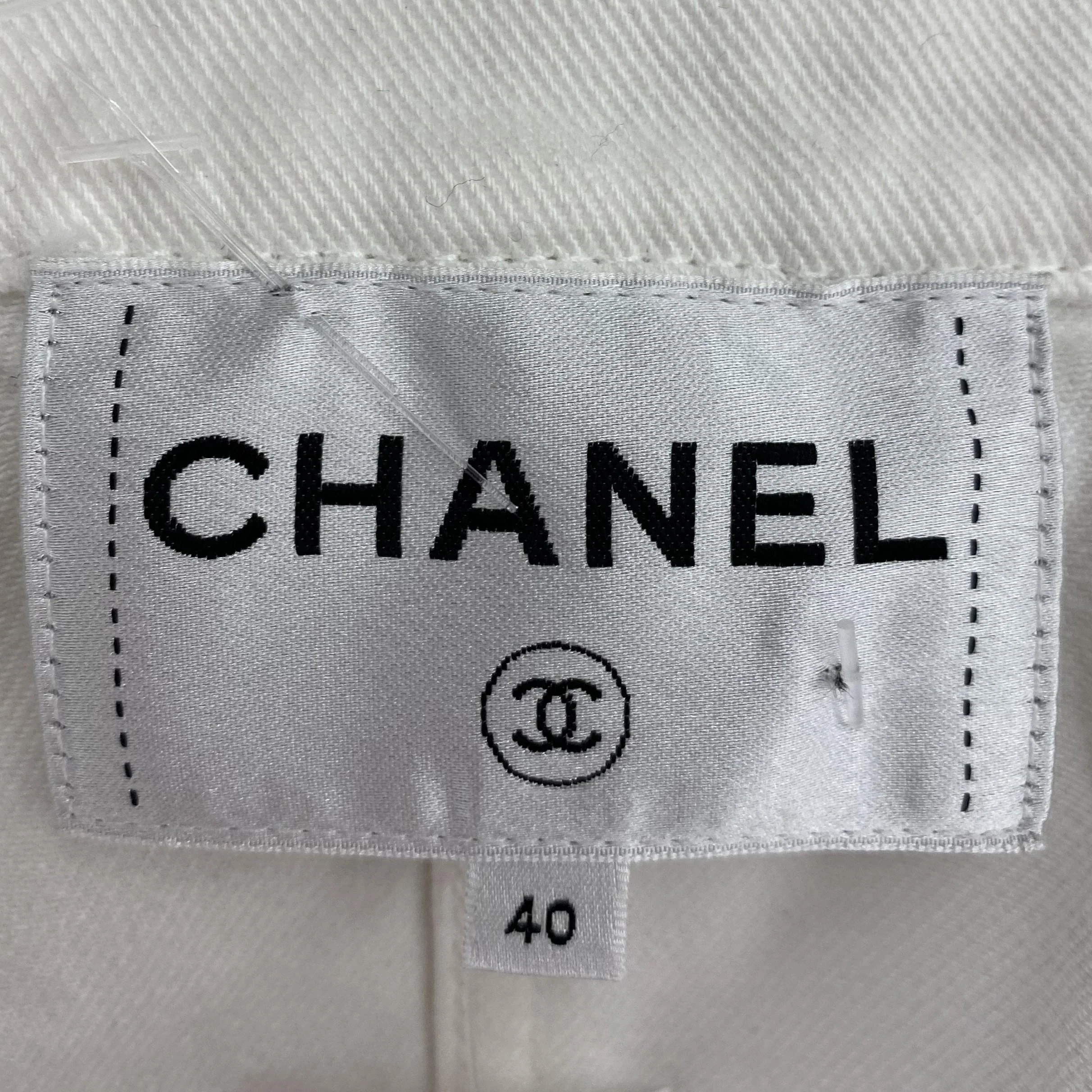 Spring 2021 White Embossed Interlocking CC & Camellia Accent Denim Jacket - Image 4