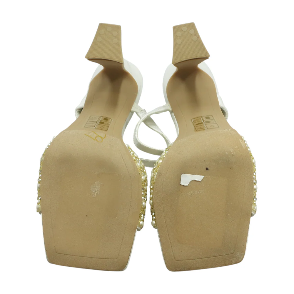 White Heels - Image 3
