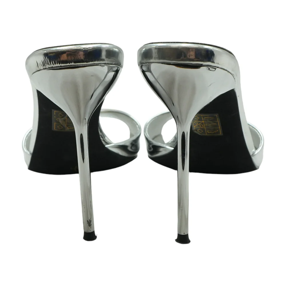 Silver Heels - Image 2