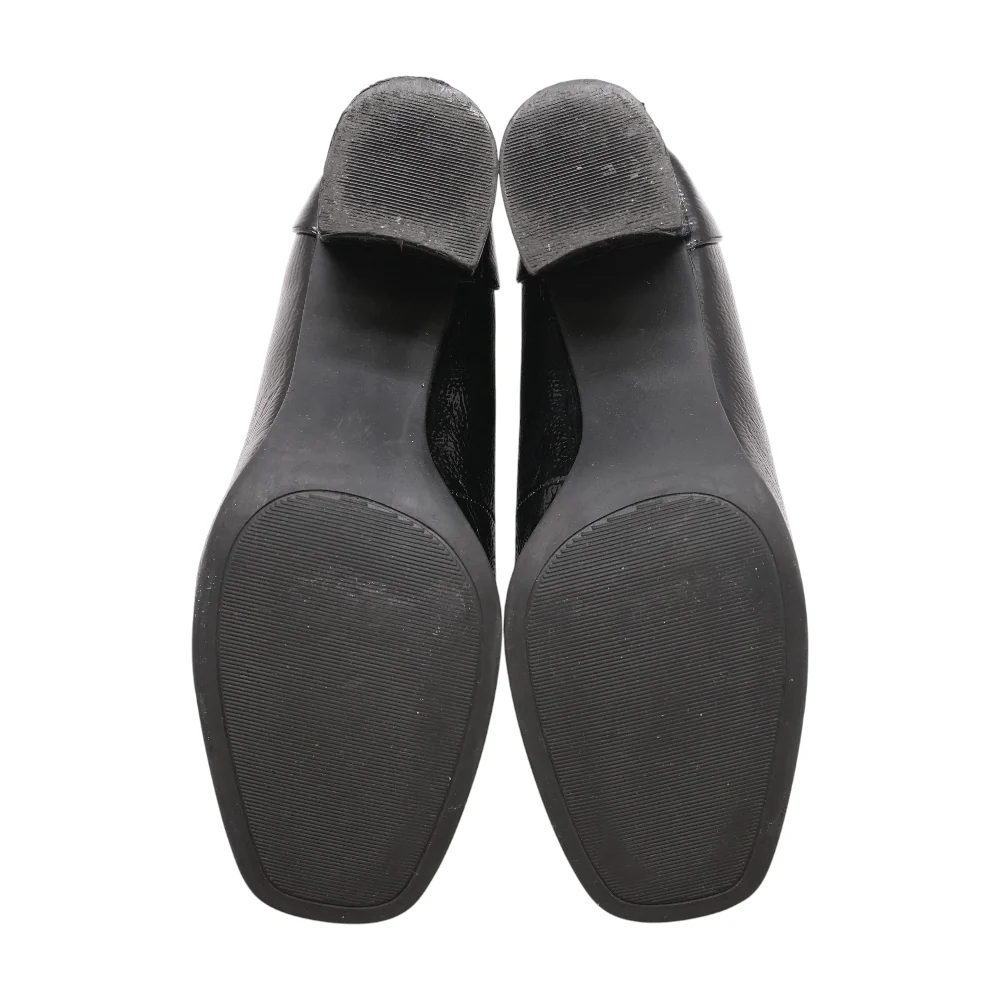 Black Heels - Image 3