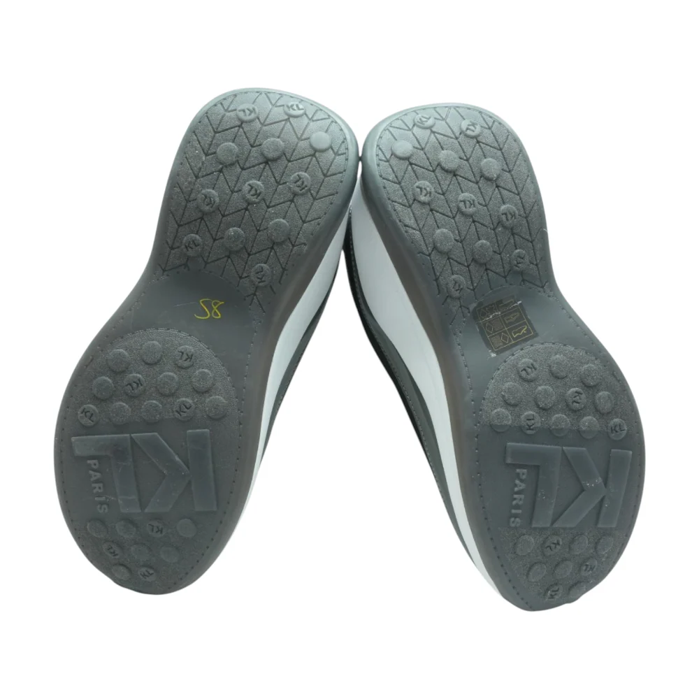 Black Low-Top Athletic Shoes - Image 3