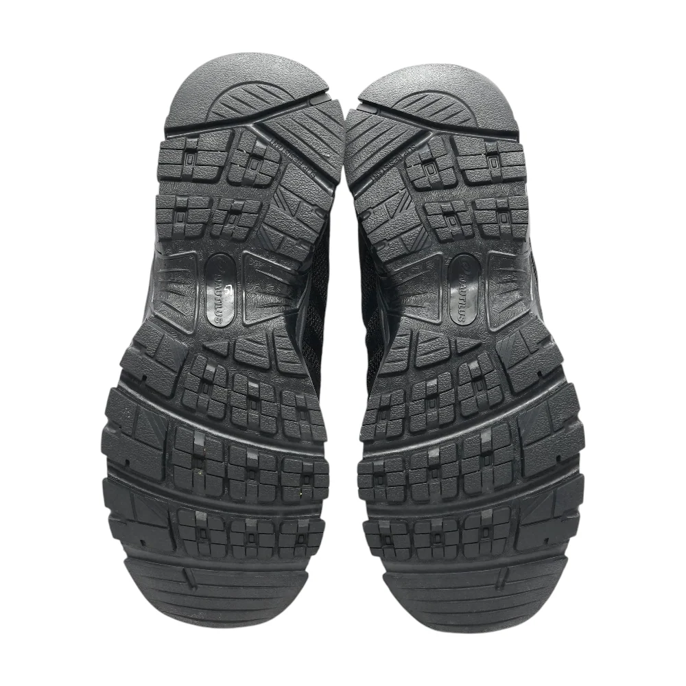 Black Low-Top Athletic Shoes - Image 3