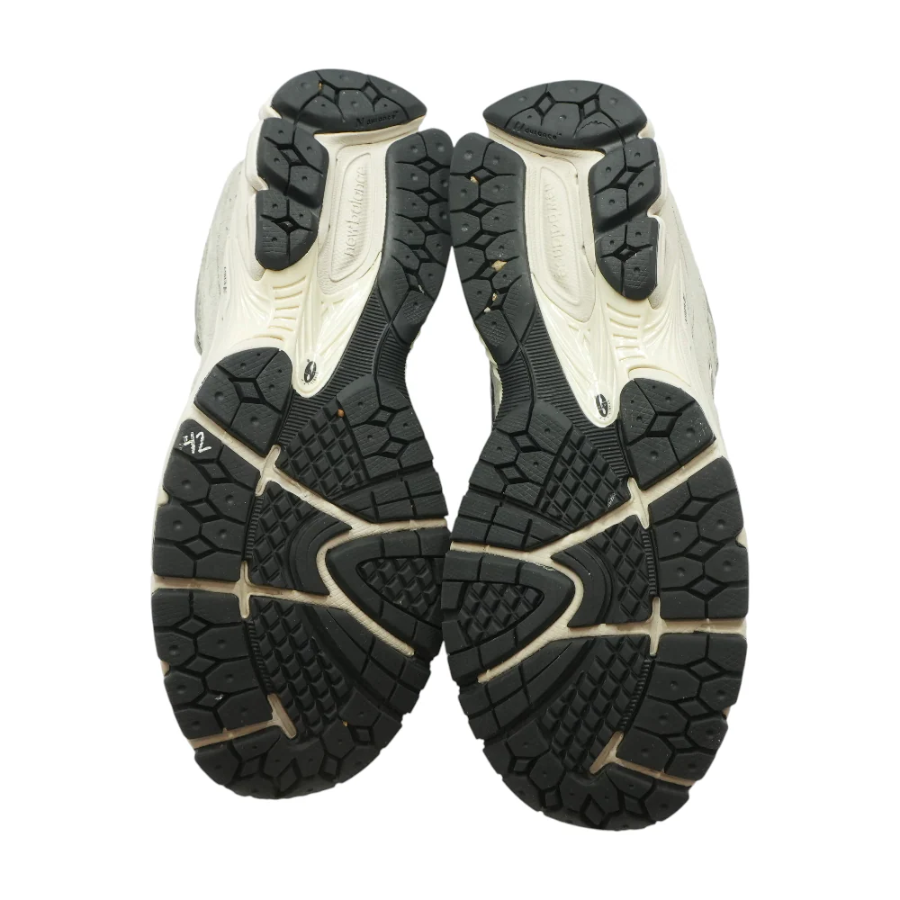 2002R Low-Top Athletic Shoes - Image 3