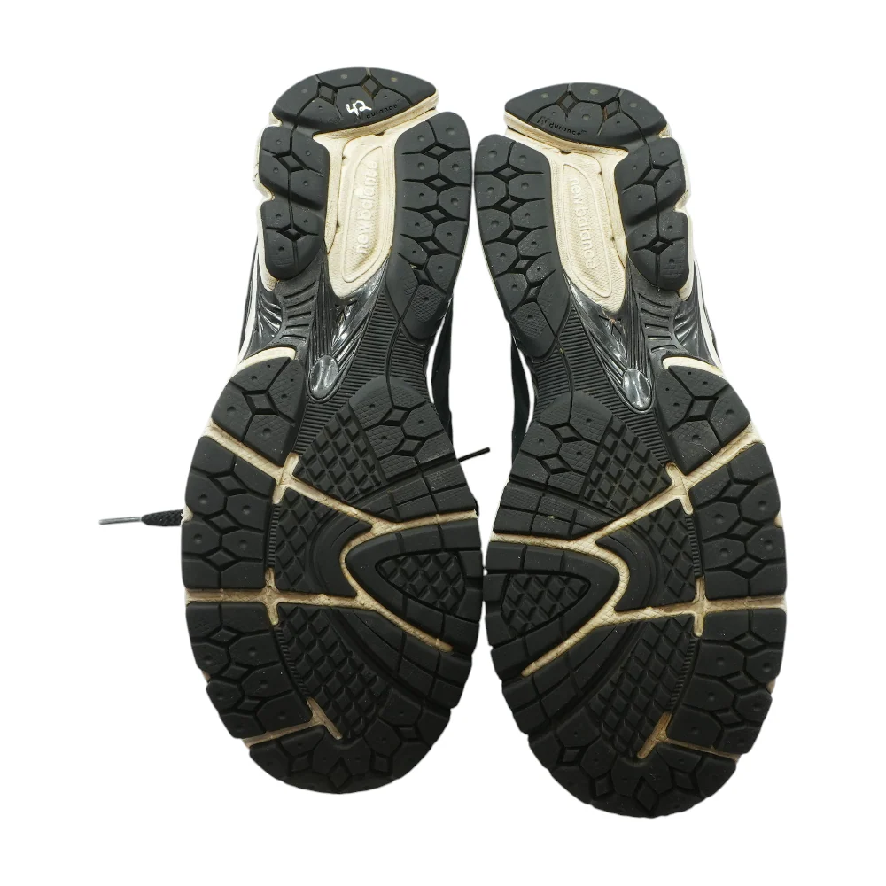 2002R Low-Top Athletic Shoes - Image 3