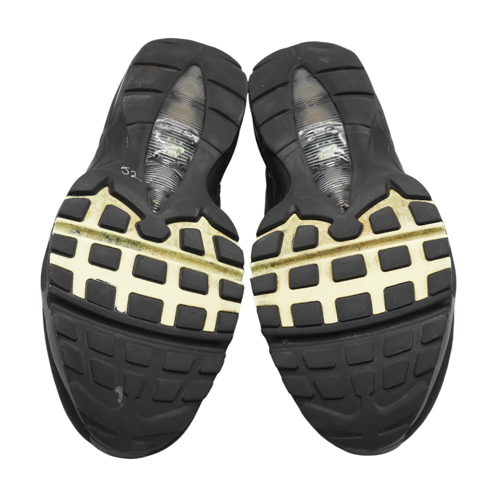 Air Max 95 Low-Top Athletic Shoes - Image 3
