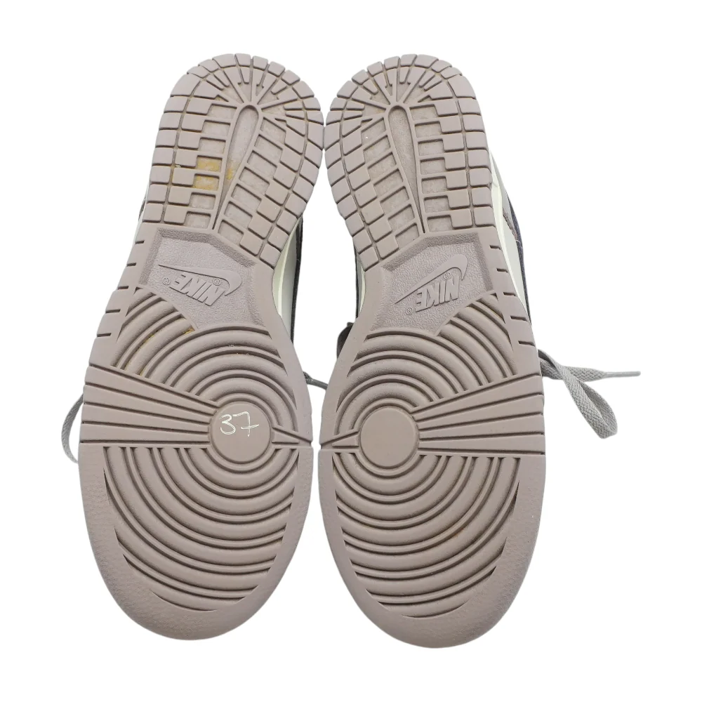 Dunk Low SE Low-Top Athletic Shoes - Image 3