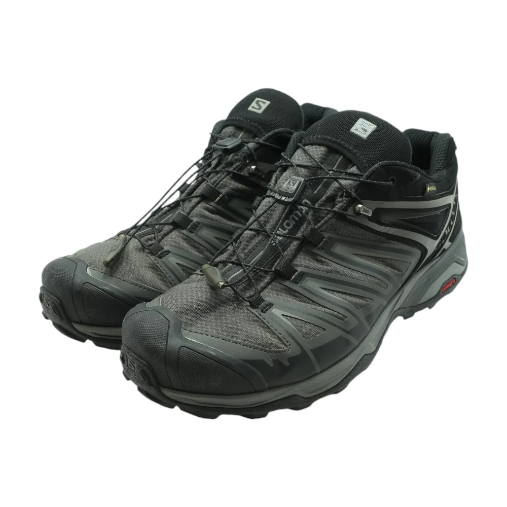 Black Low-Top Athletic Shoes