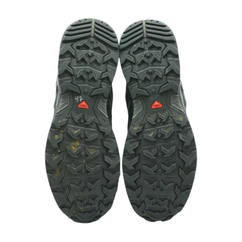 Black Low-Top Athletic Shoes - Image 3