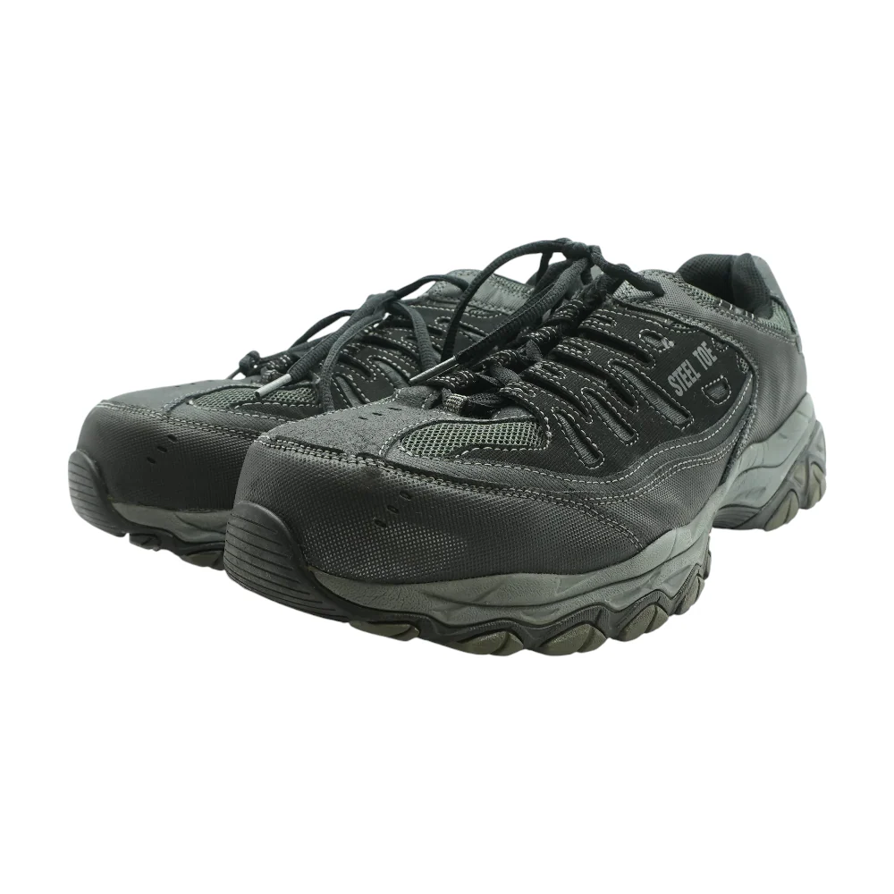 Black Low-Top Athletic Shoes