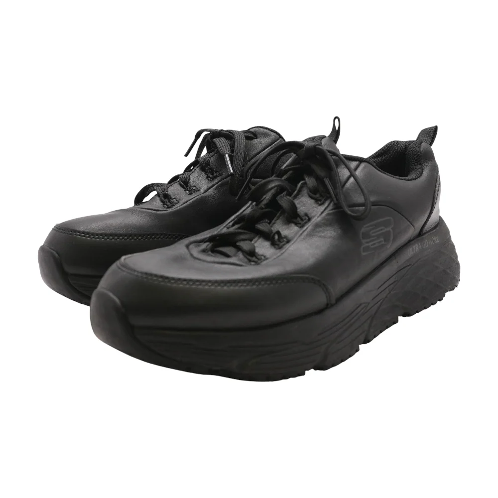 Black Low-Top Athletic Shoes