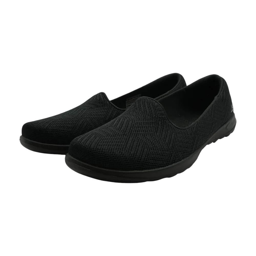 Black Low-Top Athletic Shoes