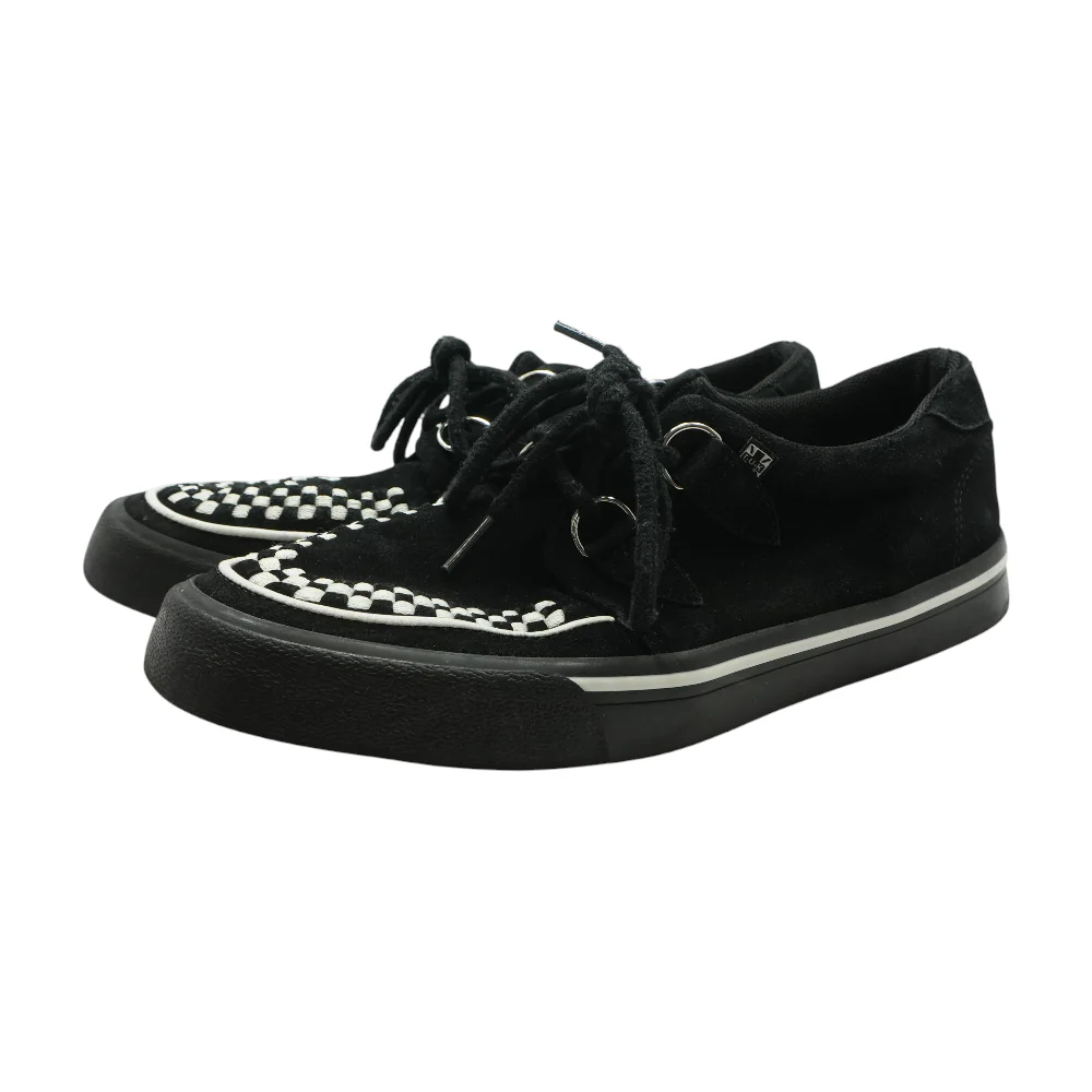 Black Low-Top Athletic Shoes