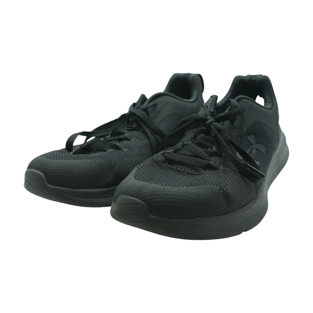 Black Low-Top Athletic Shoes