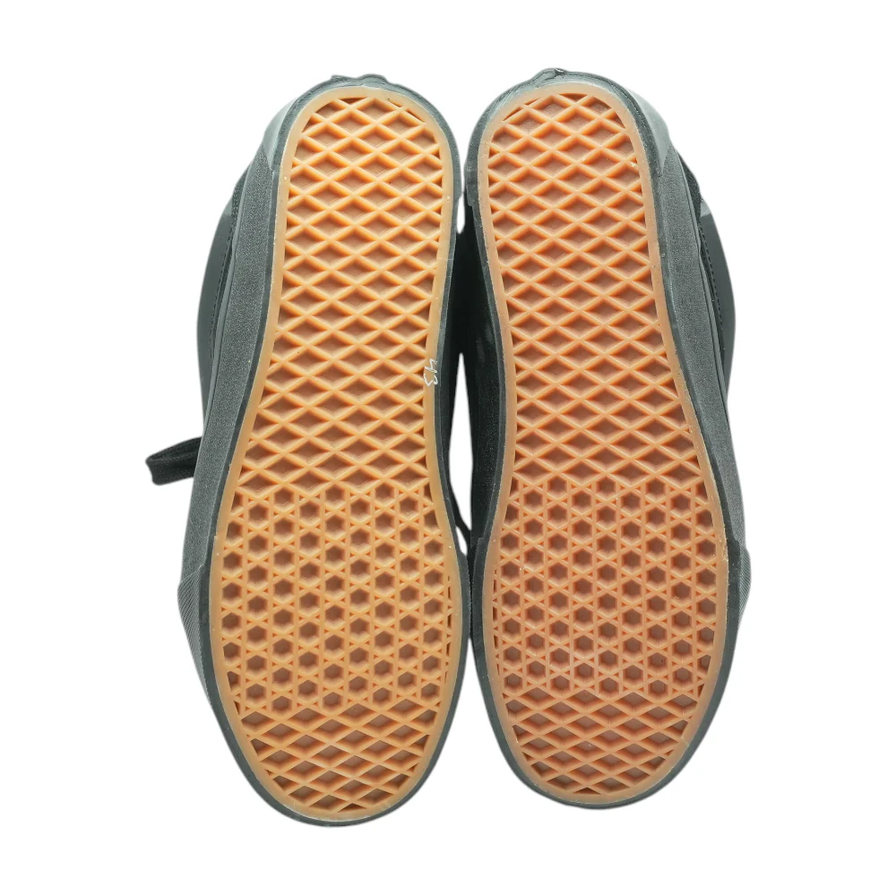 Knu Skool Low-Top Athletic Shoes - Image 3