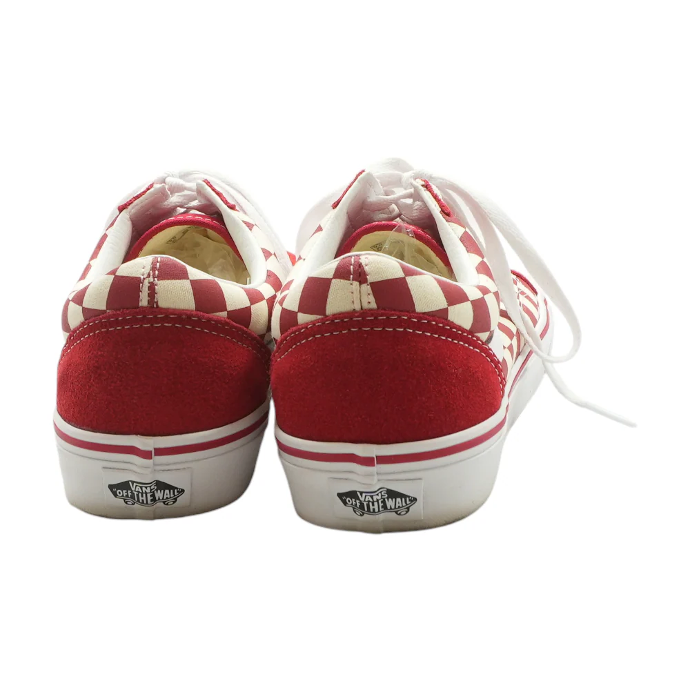 Red Low-Top Athletic Shoes - Image 2