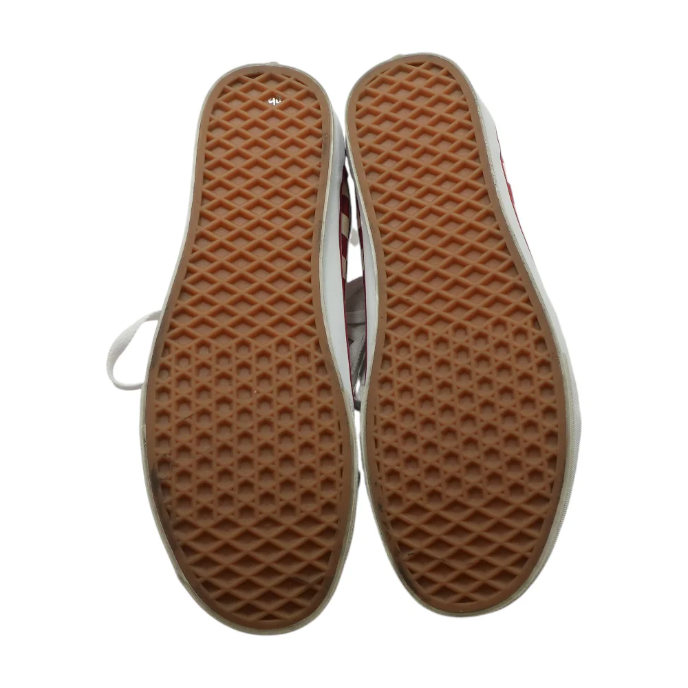 Red Low-Top Athletic Shoes - Image 3