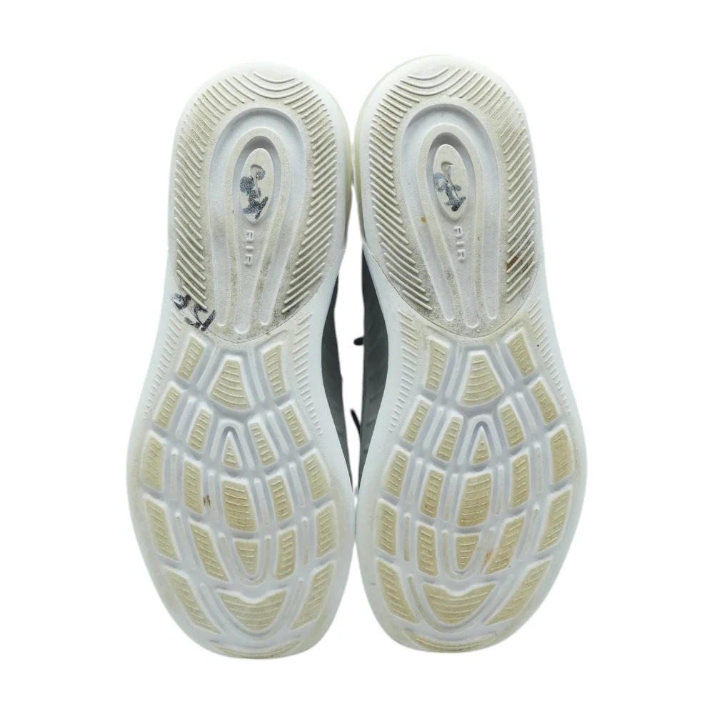 Air Max Axis Athletic Shoes - Image 3