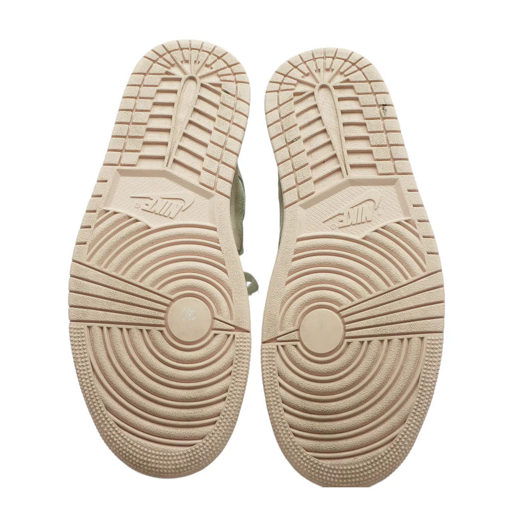 Jordan 1 Mid SE Athletic Shoes - Image 3