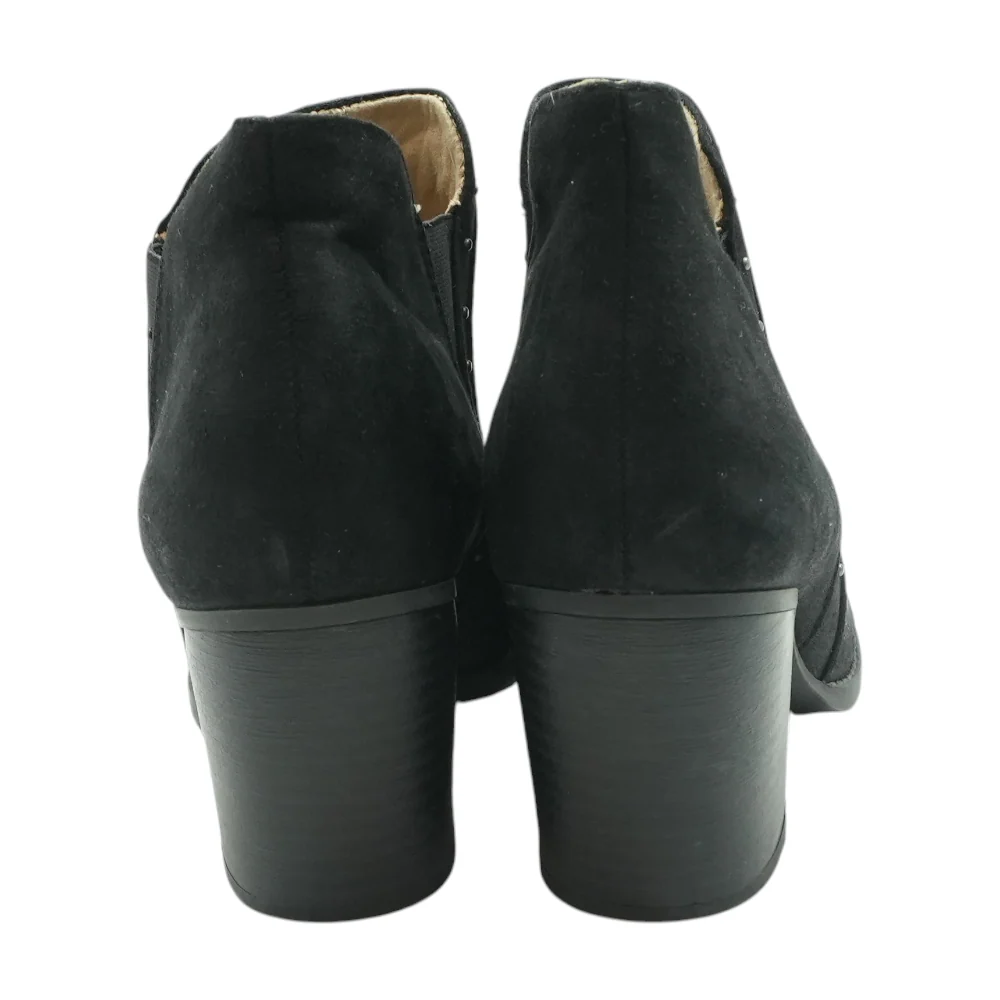 Black Flats - Image 2