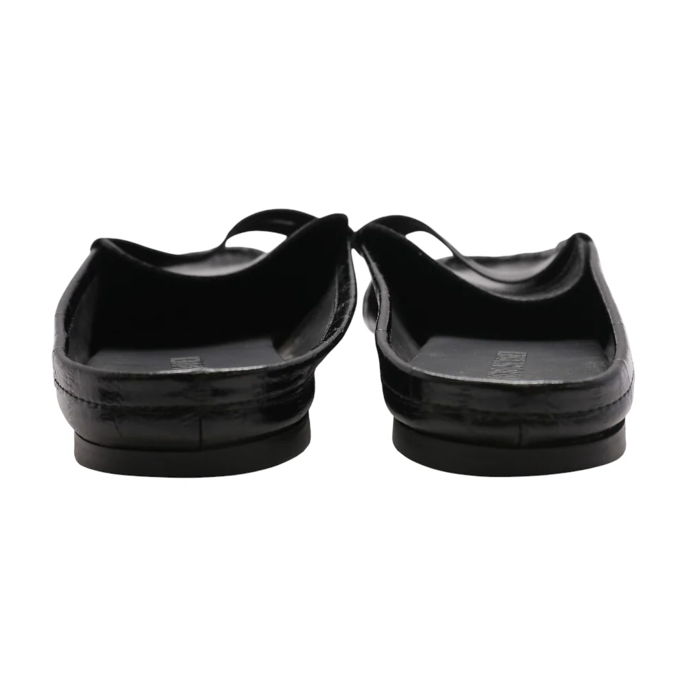 Black Flats - Image 2