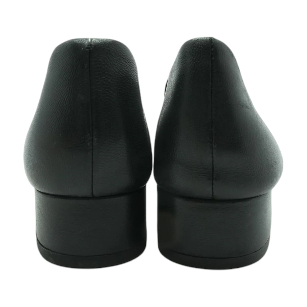 Black Flats - Image 2