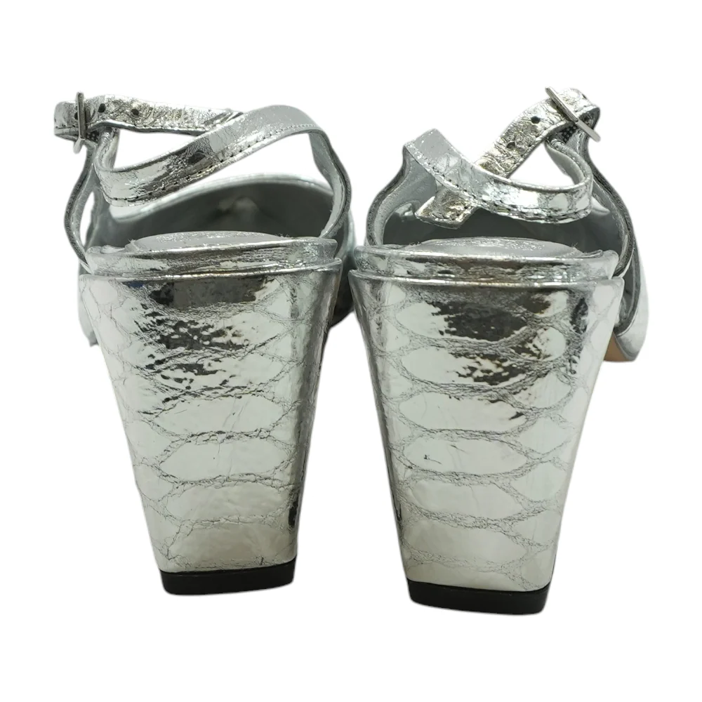 Silver Heels - Image 2