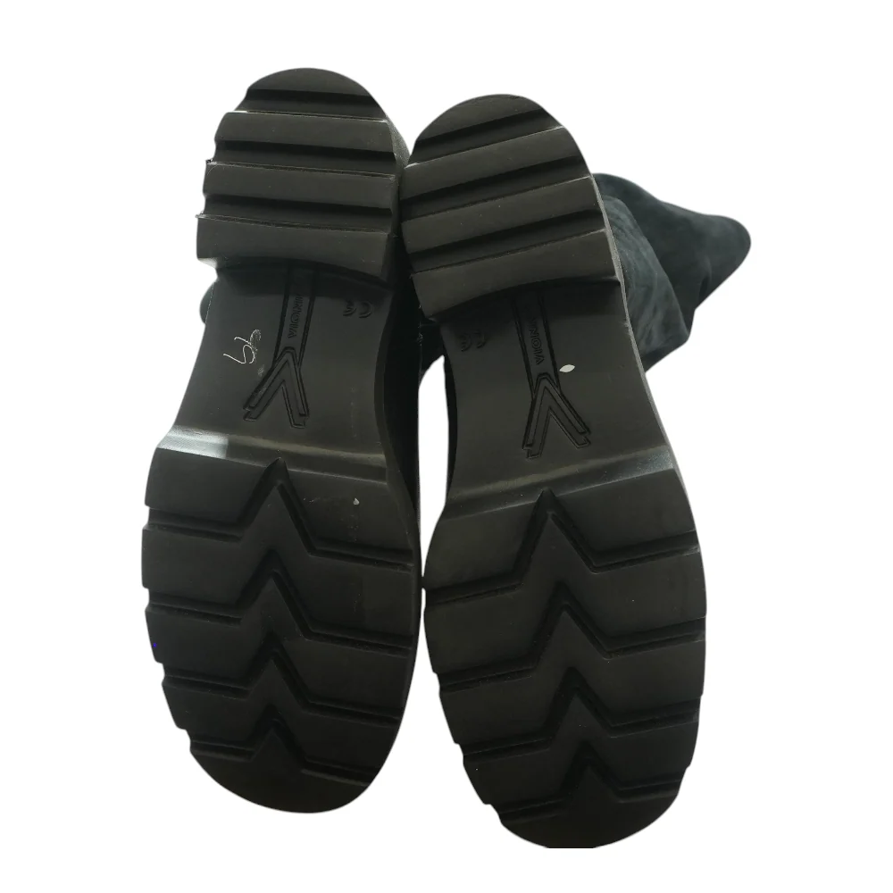 Black Boots - Image 3
