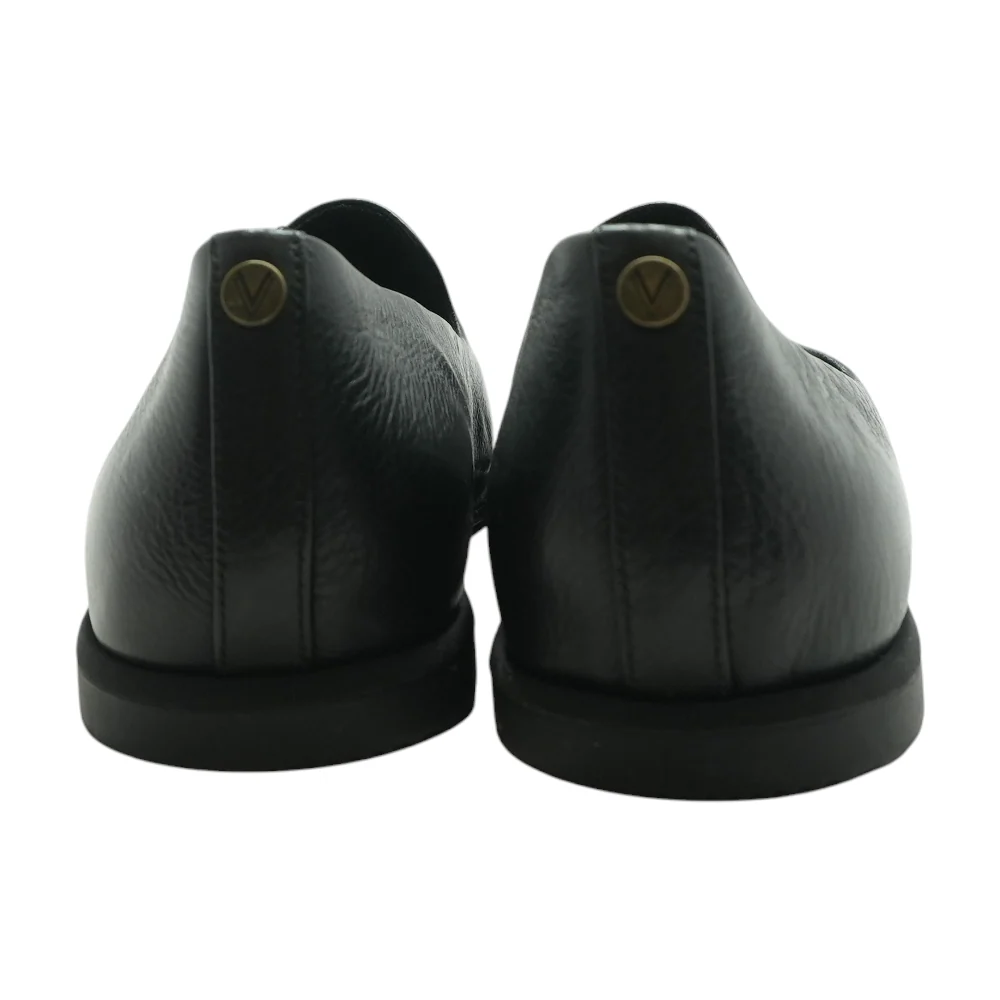 Black Flats - Image 2